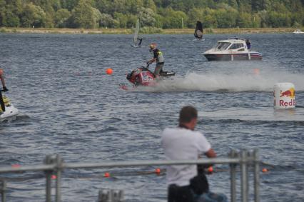 7 августа 2011 в Строгинской пойме Москвы-реки, состоялся Red Bull Flugtag, Парад самых разнообразных самодельных летательных аппаратов.