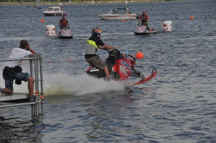 7 августа 2011 в Строгинской пойме Москвы-реки, состоялся Red Bull Flugtag, Парад самых разнообразных самодельных летательных аппаратов.