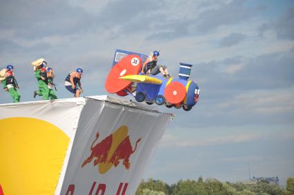 7 августа 2011 в Строгинской пойме Москвы-реки, состоялся Red Bull Flugtag, Парад самых разнообразных самодельных летательных аппаратов.