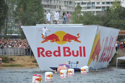 7 августа 2011 в Строгинской пойме Москвы-реки, состоялся Red Bull Flugtag, Парад самых разнообразных самодельных летательных аппаратов.