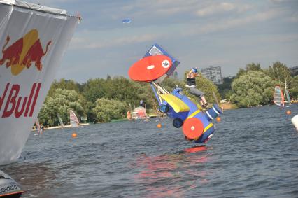 7 августа 2011 в Строгинской пойме Москвы-реки, состоялся Red Bull Flugtag, Парад самых разнообразных самодельных летательных аппаратов.