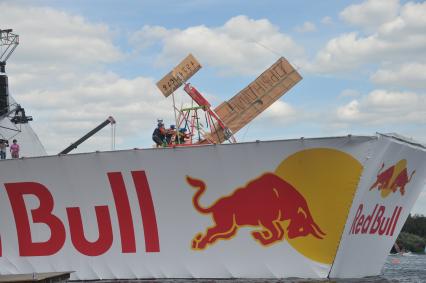 7 августа 2011 в Строгинской пойме Москвы-реки, состоялся Red Bull Flugtag, Парад самых разнообразных самодельных летательных аппаратов.