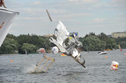 7 августа 2011 в Строгинской пойме Москвы-реки, состоялся Red Bull Flugtag, Парад самых разнообразных самодельных летательных аппаратов.