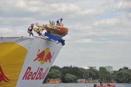 7 августа 2011 в Строгинской пойме Москвы-реки, состоялся Red Bull Flugtag, Парад самых разнообразных самодельных летательных аппаратов.