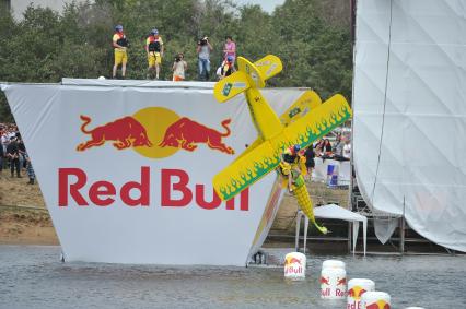 7 августа 2011 в Строгинской пойме Москвы-реки, состоялся Red Bull Flugtag, Парад самых разнообразных самодельных летательных аппаратов.