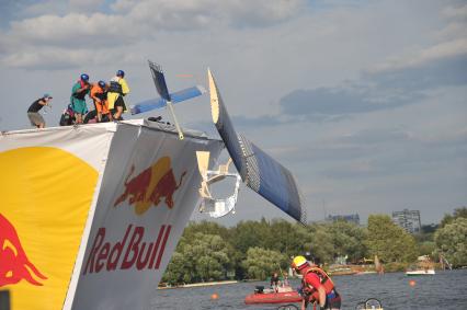 7 августа 2011 в Строгинской пойме Москвы-реки, состоялся Red Bull Flugtag, Парад самых разнообразных самодельных летательных аппаратов.