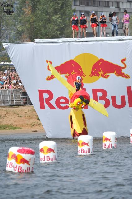 7 августа 2011 в Строгинской пойме Москвы-реки, состоялся Red Bull Flugtag, Парад самых разнообразных самодельных летательных аппаратов.