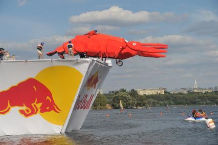 7 августа 2011 в Строгинской пойме Москвы-реки, состоялся Red Bull Flugtag, Парад самых разнообразных самодельных летательных аппаратов.