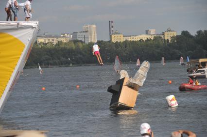 7 августа 2011 в Строгинской пойме Москвы-реки, состоялся Red Bull Flugtag, Парад самых разнообразных самодельных летательных аппаратов.