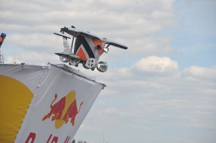 7 августа 2011 в Строгинской пойме Москвы-реки, состоялся Red Bull Flugtag, Парад самых разнообразных самодельных летательных аппаратов.