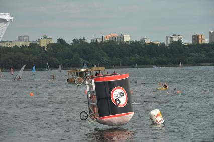 7 августа 2011 в Строгинской пойме Москвы-реки, состоялся Red Bull Flugtag, Парад самых разнообразных самодельных летательных аппаратов.