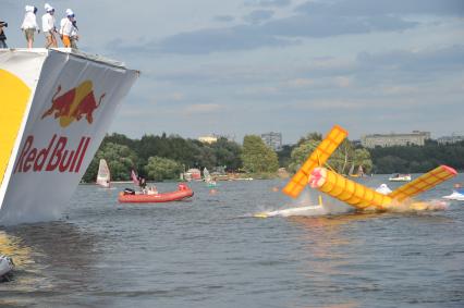 7 августа 2011 в Строгинской пойме Москвы-реки, состоялся Red Bull Flugtag, Парад самых разнообразных самодельных летательных аппаратов.