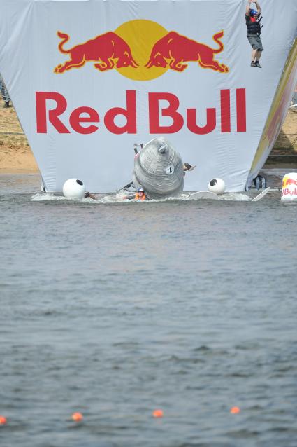 7 августа 2011 в Строгинской пойме Москвы-реки, состоялся Red Bull Flugtag, Парад самых разнообразных самодельных летательных аппаратов.