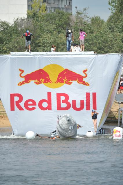 7 августа 2011 в Строгинской пойме Москвы-реки, состоялся Red Bull Flugtag, Парад самых разнообразных самодельных летательных аппаратов.