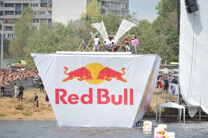 7 августа 2011 в Строгинской пойме Москвы-реки, состоялся Red Bull Flugtag, Парад самых разнообразных самодельных летательных аппаратов.