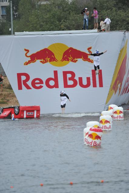 7 августа 2011 в Строгинской пойме Москвы-реки, состоялся Red Bull Flugtag, Парад самых разнообразных самодельных летательных аппаратов.