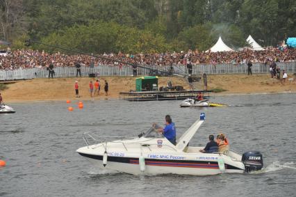 7 августа 2011 в Строгинской пойме Москвы-реки, состоялся Red Bull Flugtag, Парад самых разнообразных самодельных летательных аппаратов. Спасатели.