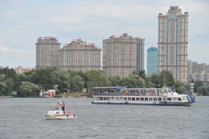 7 августа 2011 в Строгинской пойме Москвы-реки, состоялся Red Bull Flugtag, Парад самых разнообразных самодельных летательных аппаратов. Жилой комплекс Алые паруса.