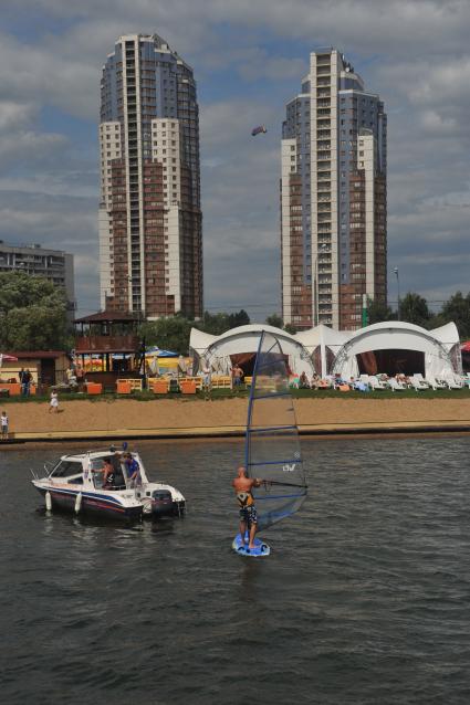 7 августа 2011 в Строгинской пойме Москвы-реки, состоялся Red Bull Flugtag, Парад самых разнообразных самодельных летательных аппаратов.