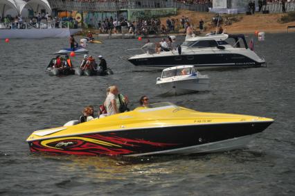 7 августа 2011 в Строгинской пойме Москвы-реки, состоялся Red Bull Flugtag, Парад самых разнообразных самодельных летательных аппаратов. Катера.