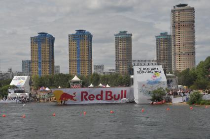 7 августа 2011 в Строгинской пойме Москвы-реки, состоялся Red Bull Flugtag, Парад самых разнообразных самодельных летательных аппаратов.