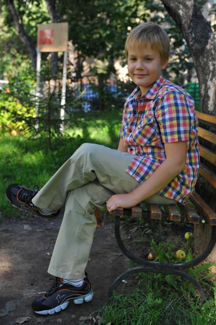 Третьеклассник московской школы 4 Валентин Цуриков, который в июне этого года спас тонущего мальчика. 24 августа 2011 года.