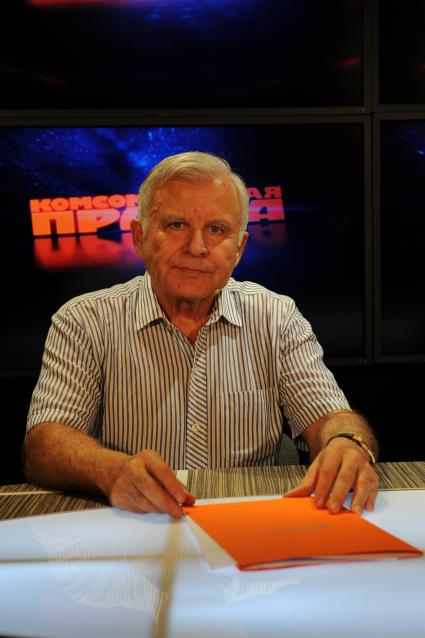 Президент Фонда содействия развитию гражданской авиации Олег Смирнов в \"Комсомольской правде\". 15 августа 2011 года.
УТОЧНИТЬ ИМЯ ПЕРСОНАЖА