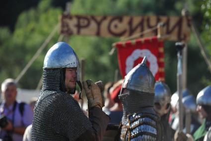 Театрализованный праздник в Коломенском. На снимке: участники костюмированного фестиваля. 2 сентября 2011 года.