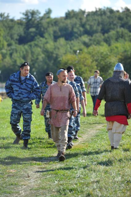 Театрализованный праздник в Коломенском. На снимке: участники костюмированного фестиваля. 2 сентября  2011 года.