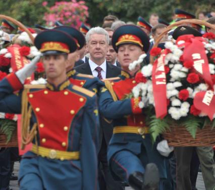 Мэр Москвы Сергей Собянин во время церемонии возложения цветов к могиле Неизвестного солдата в Александровском саду. 4 сентября  2011 года.