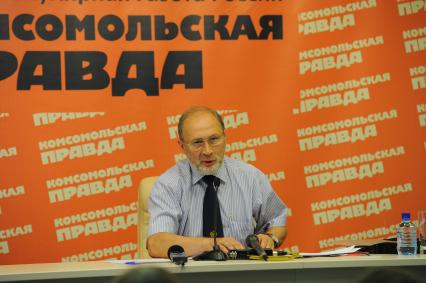 Директор Гидрометцентра России Роман Вильфанд в ИД КП. 18 августа 2011 года.