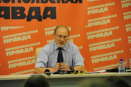 Директор Гидрометцентра России Роман Вильфанд в ИД КП. 18 августа 2011 года.