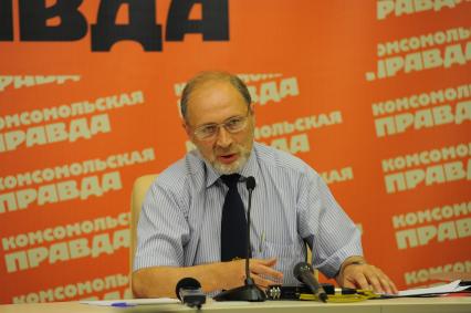 Директор Гидрометцентра России Роман Вильфанд в ИД КП. 18 августа 2011 года.