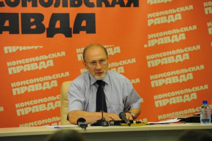 Директор Гидрометцентра России Роман Вильфанд в ИД КП. 18 августа 2011 года.