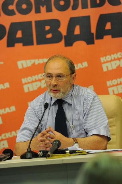 Директор Гидрометцентра России Роман Вильфанд в ИД КП. 18 августа 2011 года.