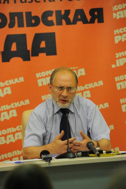 Директор Гидрометцентра России Роман Вильфанд в ИД КП. 18 августа 2011 года.