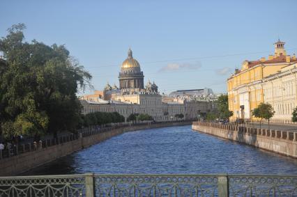 г. Санкт-Петербург. Исаакиевский собор. Река Нева.  21 июня 2011 года.