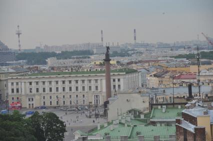 г. Санкт-Петербург. Вид города. Дворцовая площадь. Александрийская колона. 21 июня 2011 года.