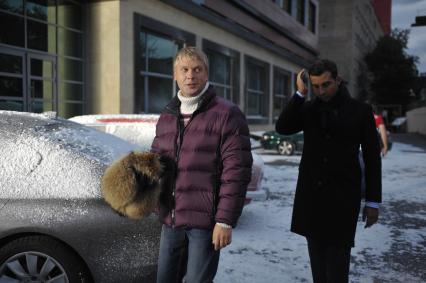 Актеры Сергей Светлаков и Иван Ургант (слева направо) на съемочной площадке кинофильма ЕЛКИ-2. 2 сентября 2011 года.