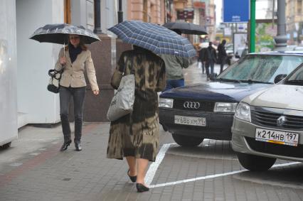 Парковочная разметка на тротуарной плитке. 8 сентября 2011 года.