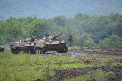 Учения. Армия. Военная подготовка. Боевая техника. Танк. Полигон.. 22 июня 2011г.