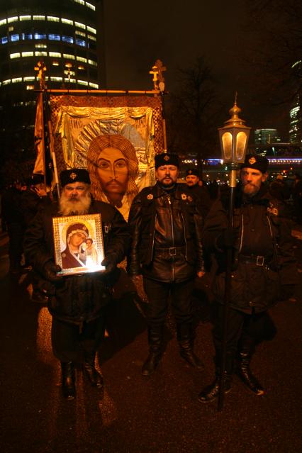 4 ноября 2007. Москва. Русский марш - шествие и митинг представителей русских националистических организаций и движений, состоявшийся в День народного единства на набережной Тараса Шевченко