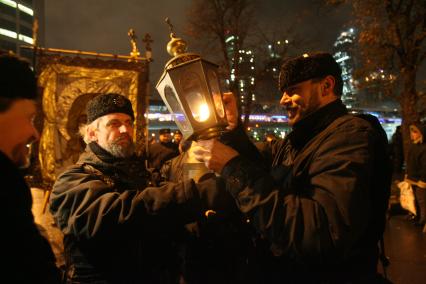 4 ноября 2007. Москва. Русский марш - шествие и митинг представителей русских националистических организаций и движений, состоявшийся в День народного единства на набережной Тараса Шевченко