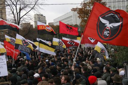 4 ноября 2007. Москва. Русский марш - шествие и митинг представителей русских националистических организаций и движений, состоявшийся в День народного единства на набережной Тараса Шевченко