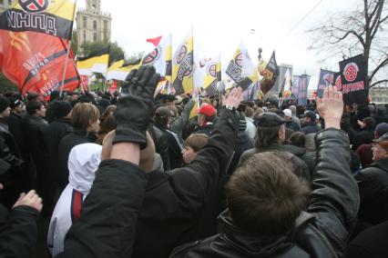 4 ноября 2007. Москва. Русский марш - шествие и митинг представителей русских националистических организаций и движений, состоявшийся в День народного единства на набережной Тараса Шевченко