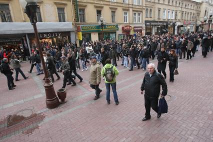 4 ноября 2008. Москва. Русский марш - шествие и митинг представителей русских националистических организаций и движений, состоявшийся в День народного единства. Задержание участников марша на Арбате.