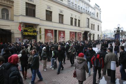 4 ноября 2008. Москва. Русский марш - шествие и митинг представителей русских националистических организаций и движений, состоявшийся в День народного единства. Задержание участников марша на Арбате.