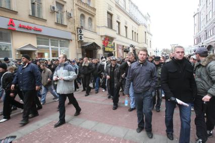 4 ноября 2008. Москва. Русский марш - шествие и митинг представителей русских националистических организаций и движений, состоявшийся в День народного единства. Задержание участников марша на Арбате.