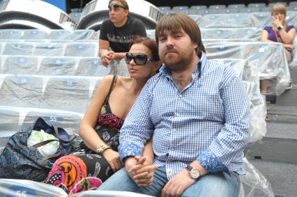 Актриса Эвелина Бледанс и продюсер Александр Семин на музыкальном фестивале КРЫМ МЬЮЗИК ФЕСТ. 7 сентября 2011 года.