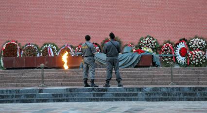 Москва. Вечный огонь в Александровском саду. Полиция. 24 июня 2011г.